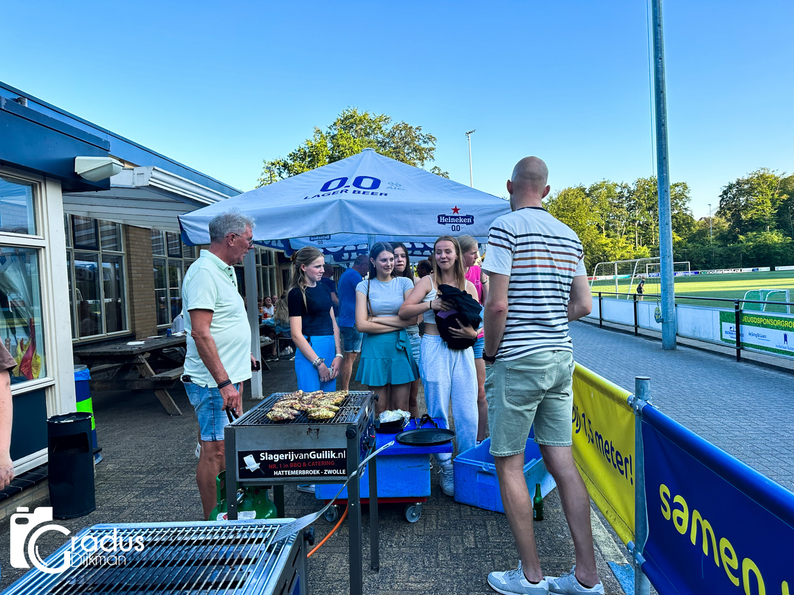 🎉 Meld je aan voor de knallende afsluiter van onze familiedag: de BBQ! 🔥