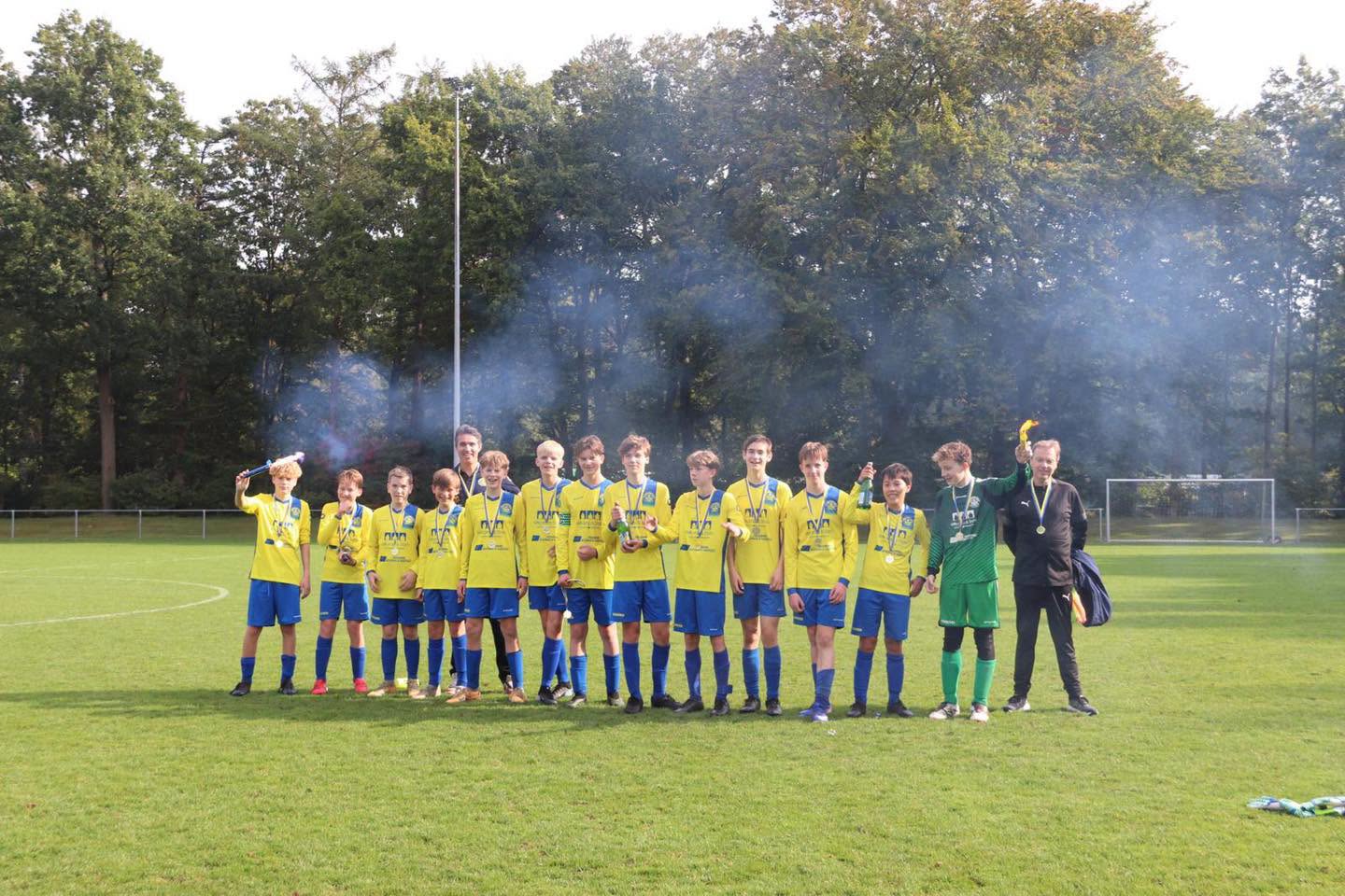 s.v. Hatto-Heim O15-3 is kampioen! 🏆💛💙