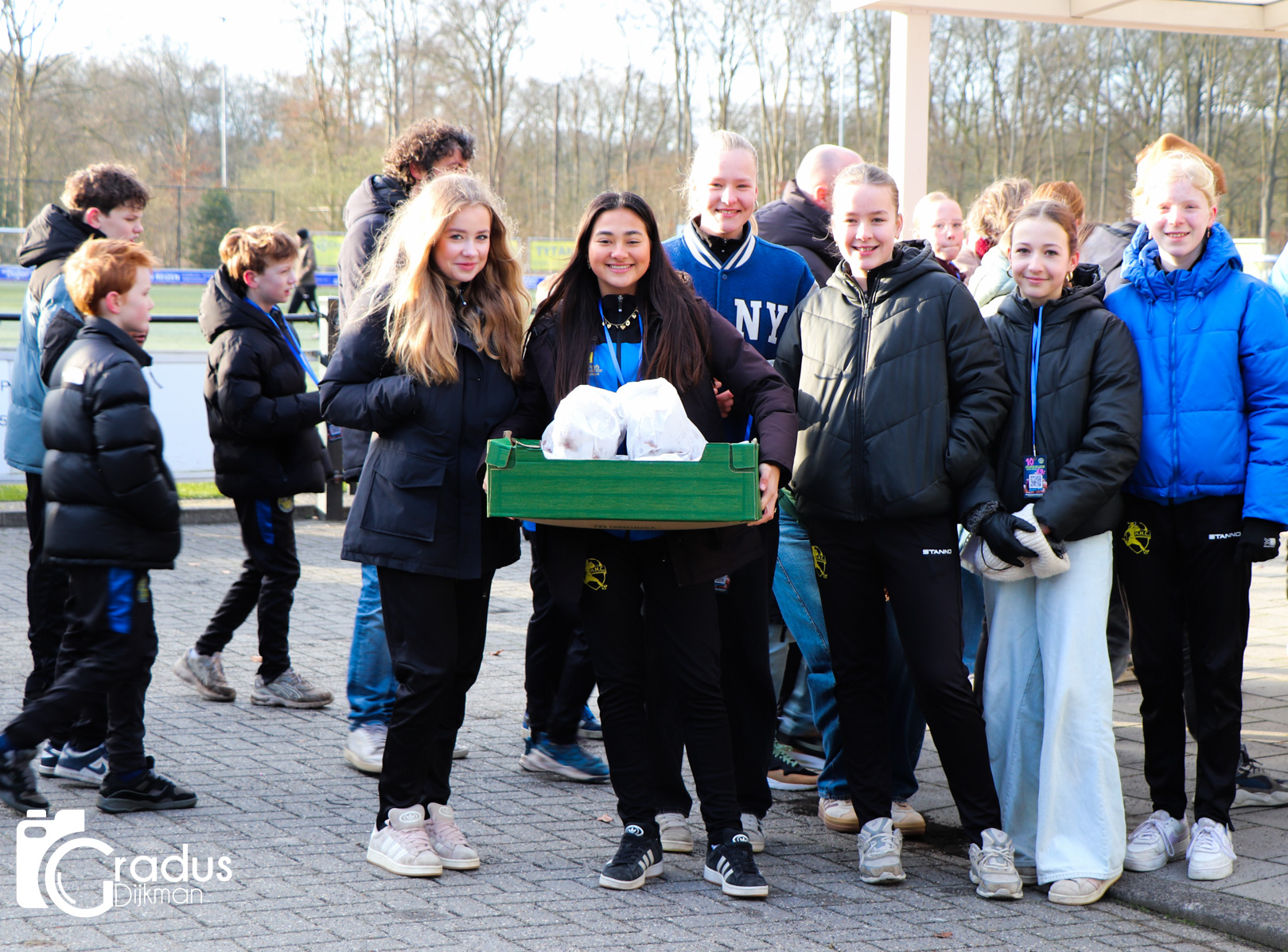Geslaagde oliebollenactie s.v. Hatto-Heim