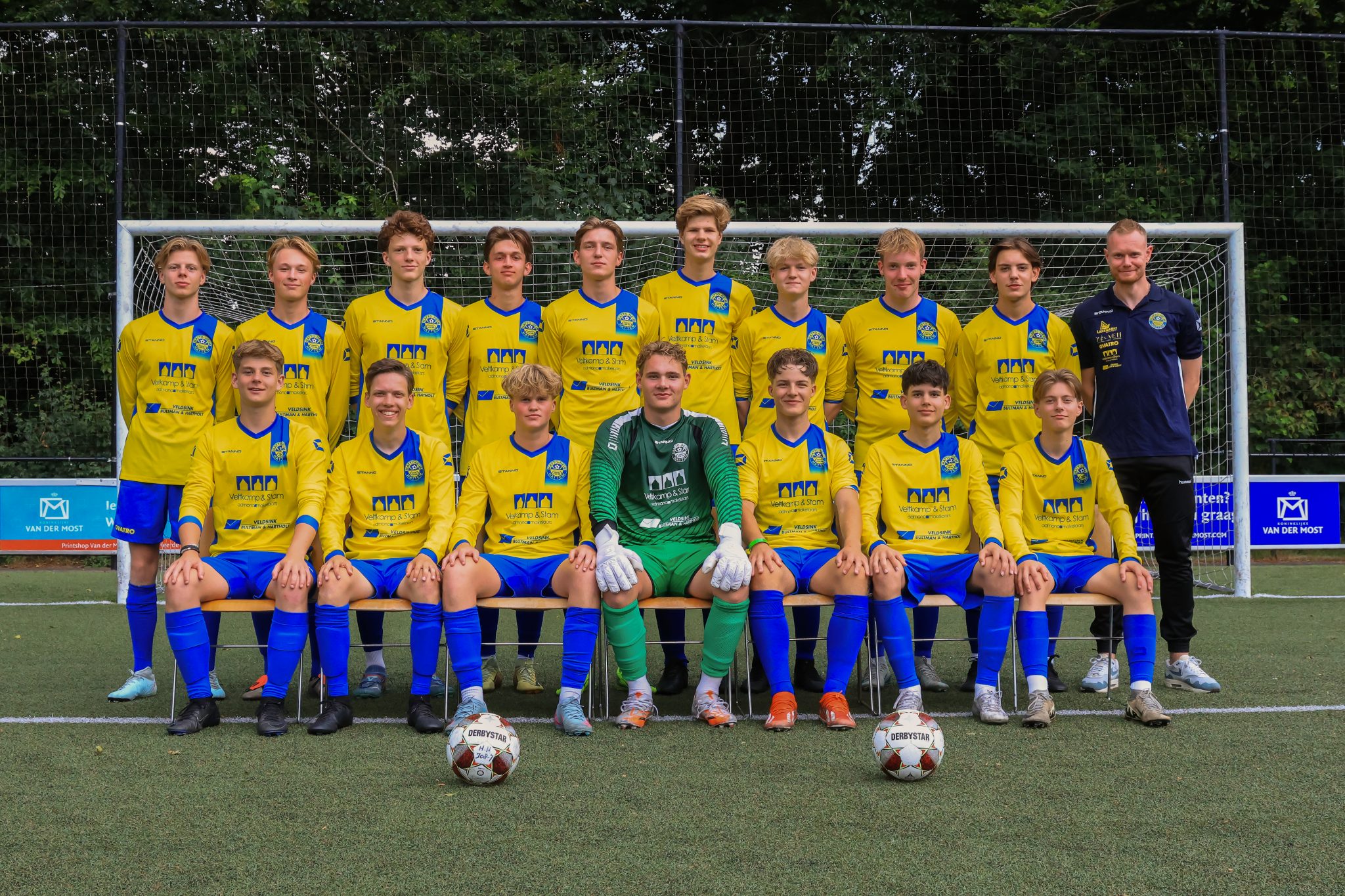 s.v. Hatto-Heim JO19-1 maakt na rust het verschil.