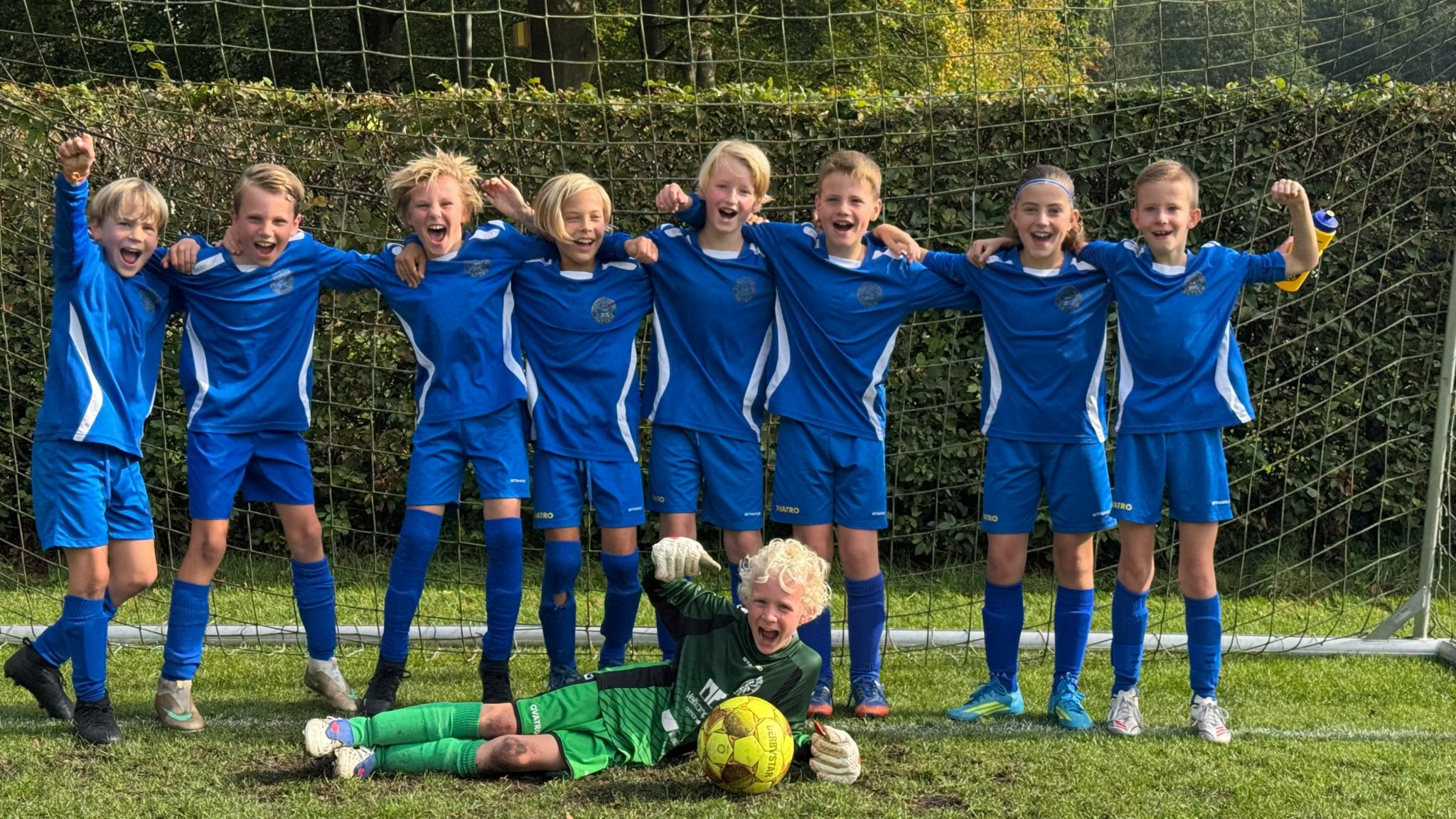 s.v. Hatto-Heim O10-1 overtuigend kampioen! 🏆💛💙