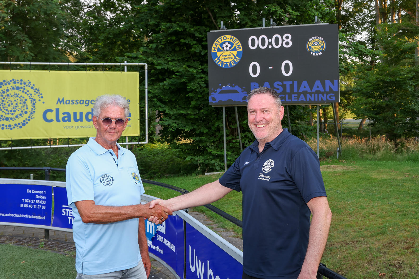 Nieuw LED-scorebord feestelijk beschikbaar gesteld aan s.v. Hatto-Heim.