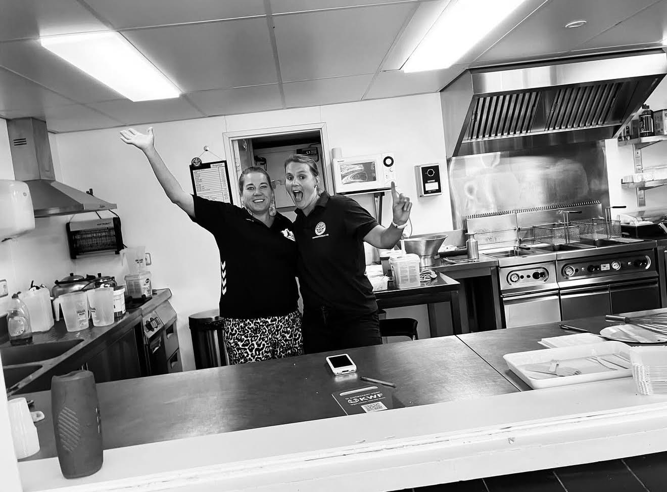 ✅Gezocht: Enthousiaste😆 Keukenmedewerkers​ 15.00-18.00 uur🍔🍟